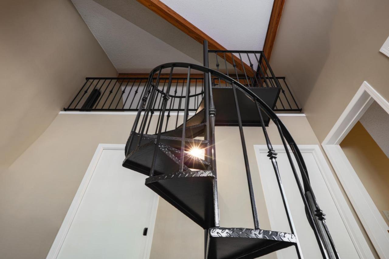 רדיום הוט ספרינגס Radium Chalet מראה חיצוני תמונה