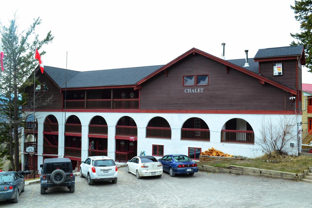 רדיום הוט ספרינגס Radium Chalet מראה חיצוני תמונה