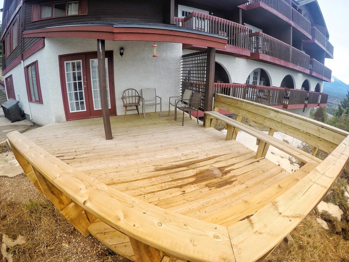 רדיום הוט ספרינגס Radium Chalet מראה חיצוני תמונה