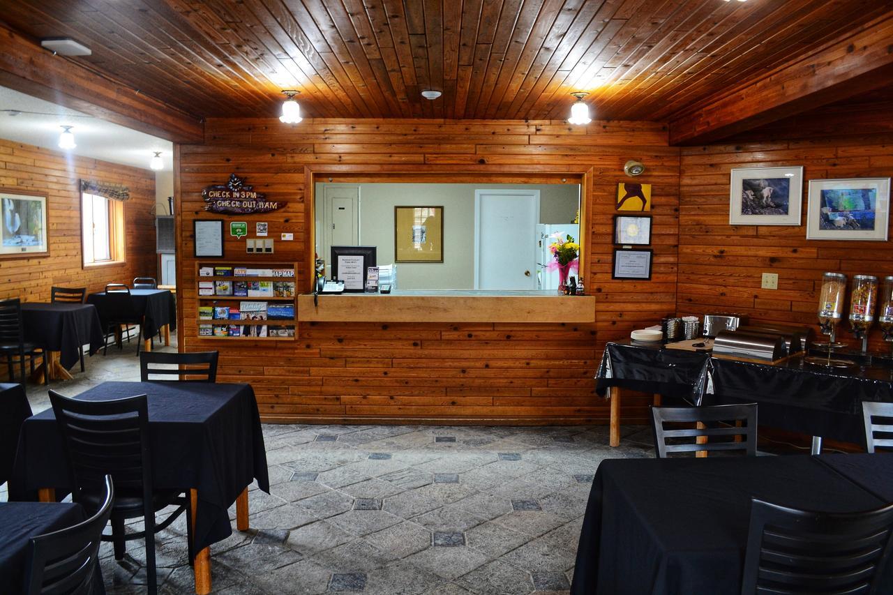 רדיום הוט ספרינגס Radium Chalet מראה חיצוני תמונה